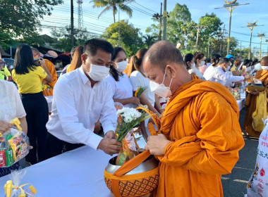 พิธีทำบุญตักบาตรถวายพระกุศล งานฉลองพระชนมายุ 8 รอบ ... พารามิเตอร์รูปภาพ 4