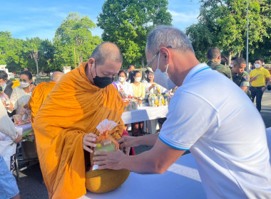 พิธีทำบุญตักบาตรถวายพระกุศล งานฉลองพระชนมายุ 8 รอบ ... พารามิเตอร์รูปภาพ 5