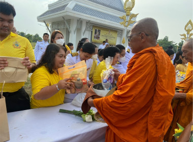 เข้าร่วมเข้าร่วมพิธีทำบุญตักบาตร ถวายพระราชกุศล ... พารามิเตอร์รูปภาพ 3