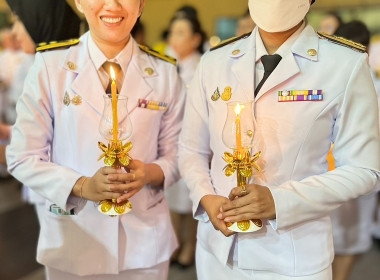 เข้าร่วมพิธีถวายเครื่องราชสักการะและวางพานพุ่ม ... พารามิเตอร์รูปภาพ 3