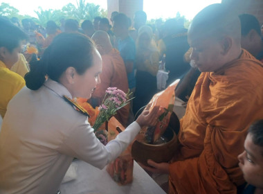 เข้าร่วมพิธีเจริญพระพุทธมนต์และทำบุญตักบาตรถวายพระราชกุศล ... พารามิเตอร์รูปภาพ 3