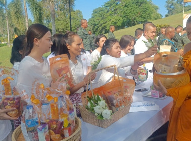 ร่วมพิธีทำบุญตักบาตร และร่วมพิธีแสดงตนเป็นพุทธมามกะ ... พารามิเตอร์รูปภาพ 7