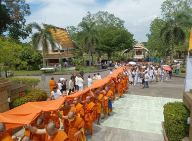 ร่วมพิธีทำบุญตักบาตร และร่วมพิธีแสดงตนเป็นพุทธมามกะ ... พารามิเตอร์รูปภาพ 9