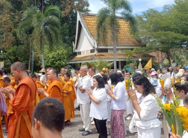 ร่วมพิธีทำบุญตักบาตร และร่วมพิธีแสดงตนเป็นพุทธมามกะ ... พารามิเตอร์รูปภาพ 4