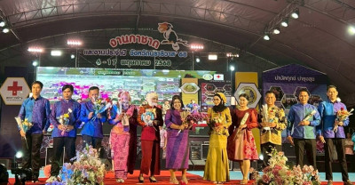 ร่วมเดินแบบแฟชั่นโชว์ผ้าลายพระราชทานผ้าลายอัตลักษณ์ของจังหวัดนราธิวาส ... พารามิเตอร์รูปภาพ 1