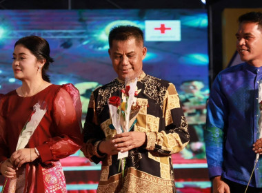 ร่วมเดินแบบแฟชั่นโชว์ผ้าลายพระราชทานผ้าลายอัตลักษณ์ของจังหวัดนราธิวาส ... พารามิเตอร์รูปภาพ 6