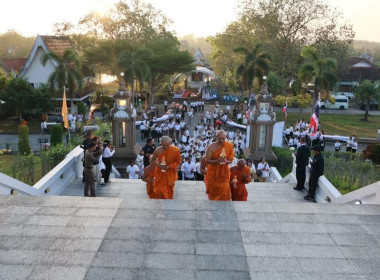 ร่วมพิธีบุญตักบาตร และพิธีเวียนเทียน ... พารามิเตอร์รูปภาพ 1