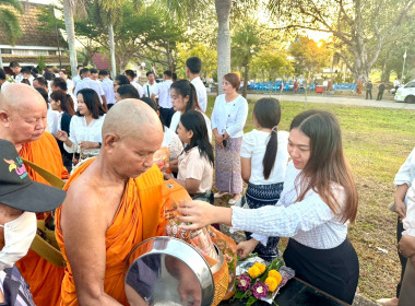 ร่วมพิธีบุญตักบาตร และพิธีเวียนเทียน ... พารามิเตอร์รูปภาพ 5