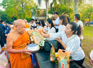 ร่วมพิธีบุญตักบาตร และพิธีเวียนเทียน ... พารามิเตอร์รูปภาพ 3
