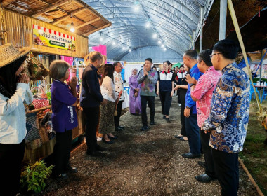 ร่วมพิธีเปิดกิจกรรมการออกร้านและแสดงนิทรรศการของหน่วยงานราชการ เนื่องในโอกาส ... พารามิเตอร์รูปภาพ 6