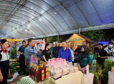 ร่วมพิธีเปิดกิจกรรมการออกร้านและแสดงนิทรรศการของหน่วยงานราชการ เนื่องในโอกาส ... พารามิเตอร์รูปภาพ 7