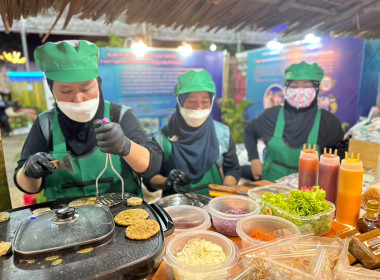 ร่วมพิธีเปิดกิจกรรมการออกร้านและแสดงนิทรรศการของหน่วยงานราชการ เนื่องในโอกาส ... พารามิเตอร์รูปภาพ 8