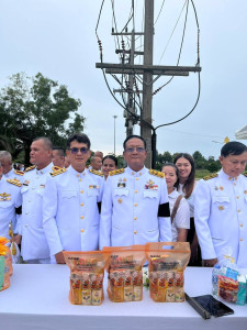 เข้าร่วมพิธีเจริญพระพุทธมนต์และทำบุญตักบาตร พารามิเตอร์รูปภาพ 1