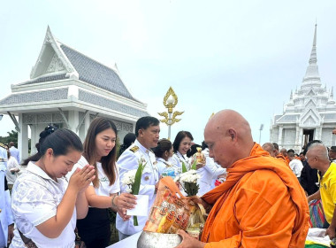 เข้าร่วมพิธีเจริญพระพุทธมนต์และทำบุญตักบาตร พารามิเตอร์รูปภาพ 1